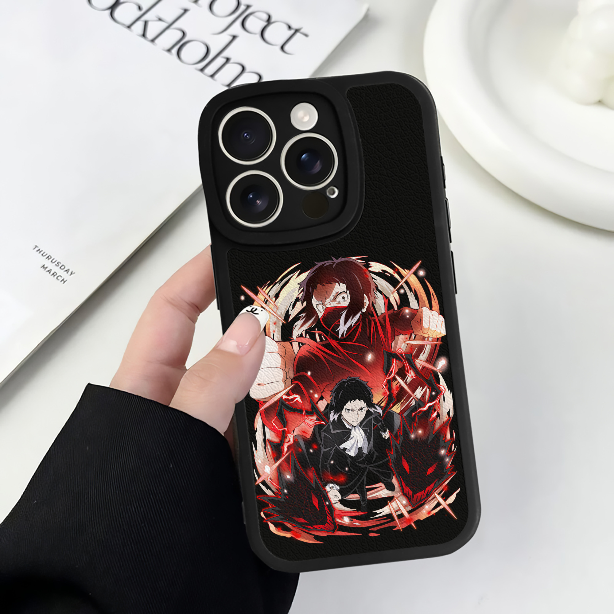 （画像用） 文豪ストレイドッグス Bungo Stray Dogs 【iPhone 16シリーズ対応】シリコンスマホケース（レザー調） 材質：シリコン